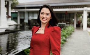 Nguyễn Thu Hoài: Hoa khôi bóng chuyền học kinh tế, mê dạy tiếng Anh