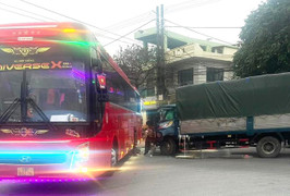 Xe chở học sinh đi trải nghiệm gặp tai nạn ở Hải Phòng