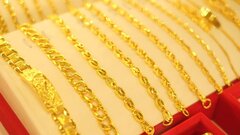 Giá vàng hôm nay 8/3: Chưa ngừng tăng, lại lập đỉnh mới