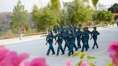 Những 'bông hồng' miệt mài tập luyện diễu binh trên thao trường