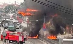 Cháy bảng điện tử cổng chào trên quốc lộ 1A ở Nghệ An