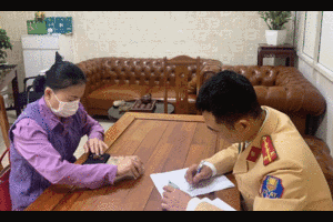 Vi phạm nồng độ cồn, gây tai nạn, nữ tài xế bị đề nghị phạt 35 triệu đồng