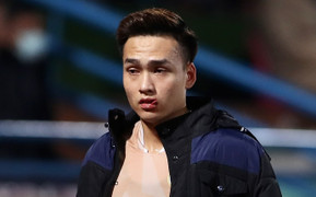 Bùi Hoàng Việt Anh khâu 24 mũi