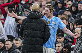 De Bruyne nổi giận và phản ứng bất ngờ của Pep Guardiola