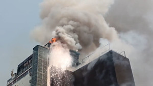 Cháy tòa nhà 9 tầng ở Hà Nội, nhiều người tháo chạy