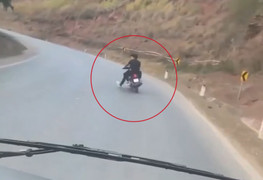 Khởi tố 2 'quái xế' đi xe máy lạng lách, tạt đầu ô tô trên quốc lộ