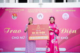 Nusee cùng Trường THPT Võ Trường Toản trao tặng xe đạp điện cho học sinh hiếu học