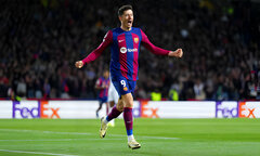 Đánh bại Napoli, Barca vượt qua vòng 1/8 Champions League