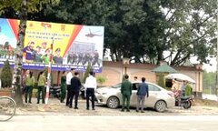 Thanh niên dùng mũ bảo hiểm đập vỡ kính ô tô sau va chạm giao thông là cán bộ hải quan