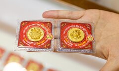 Giá vàng biến động liên tục, nhà đầu tư nên làm gì?