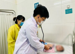 Thời tiết nồm ẩm, người già, trẻ nhỏ đổ bệnh