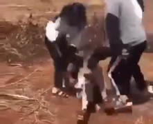 Nữ sinh ở Gia Lai bị bạn cùng trường đánh hội đồng