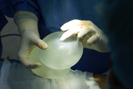 4 yếu tố quyết định độ mềm mại của bầu ngực sau nâng ngực