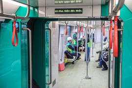Bên trong tàu metro Nhổn - ga Hà Nội trước ngày đón khách