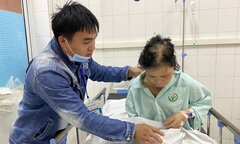 Bố mất sớm, chàng trai Mường vay mượn khắp nơi cứu mẹ tai biến 4 lần