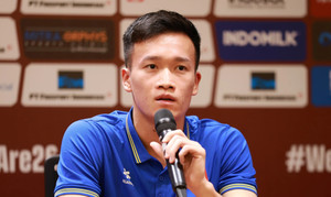 Hết hiểu nhầm, Hoàng Đức hứa tuân thủ chiến thuật của HLV Troussier