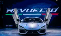 Gây 'bão' mạng, siêu xe lai điện Lamborghini Revuelto vừa ra mắt có gì độc lạ?