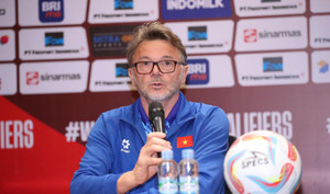 HLV Troussier: 80% người hâm mộ mong tôi bị sa thải