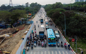 Hà Nội: Thu hẹp rào chắn, không còn cảnh ùn tắc tại nút giao Đại lộ Thăng Long