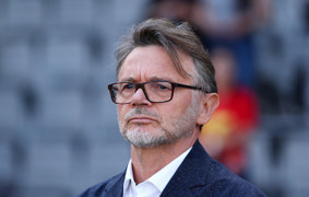 Đừng để '80% người hâm mộ Việt Nam muốn VFF sa thải HLV Troussier' thành sự thật