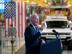 Tổng thống Mỹ Biden công bố chính sách hỗ trợ xe điện chưa từng có