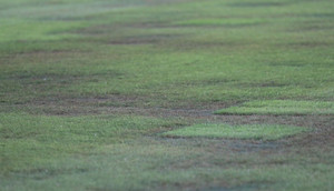 Sân Indonesia bị chê như mặt ruộng, không bằng sân Mỹ Đình