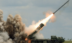 Khoảnh khắc MLRS Nga oanh tạc pháo binh Ukraine