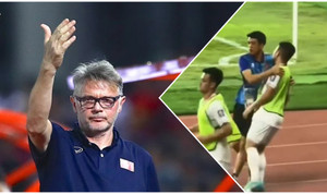 Khoảnh khắc ngỡ ngàng của Quang Hải khi tưởng được HLV Troussier gọi vào sân