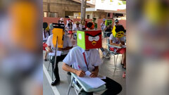 Học sinh đội mũ hình thù vui nhộn chống gian lận trong kỳ thi ở Philippines