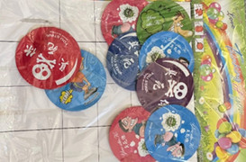 Hàng chục học sinh phải đi cấp cứu do hít khí phát ra từ bóng nổ