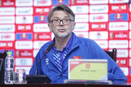 HLV Troussier: Tôi không đá thay cầu thủ được