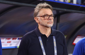 Tuyển Việt Nam thua bạc nhược Indonesia, VFF có sa thải HLV Troussier?