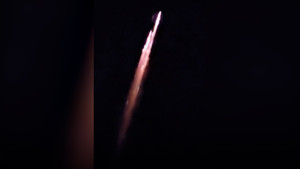 Khoảnh khắc vật thể lạ rực sáng trên bầu trời nước Nga