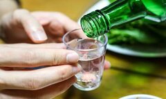 Cách uống rượu bia ít độc hại