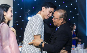 Ông Park Hang Seo đốn tim dân mạng với lời chúc ngọt ngào cho Quang Hải, Văn Hậu