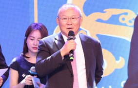 Cổ động viên tha thiết mời trở lại tuyển Việt Nam, HLV Park Hang Seo nói gì?