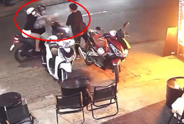 Bình Dương: Bị tạt ly trà sữa pha ớt, nữ nhân viên quán cà phê ôm mặt cầu cứu