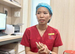 Bộ trưởng Y tế tặng Bằng khen nữ điều dưỡng ép tim cứu du khách ở Đà Nẵng