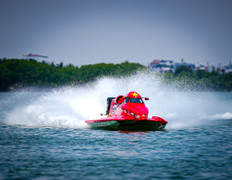 Đội Việt Nam cưỡi 'cỗ máy 18 tỷ' lướt sóng rượt đuổi đối thủ trên đầm Thị Nại