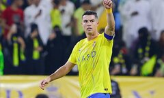 Ronaldo lập hat-trick, bỏ xa thành tích của Messi