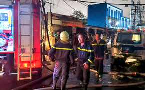 Công an TP.HCM thông tin thiệt hại trong vụ cháy dãy nhà ven kênh quận 8