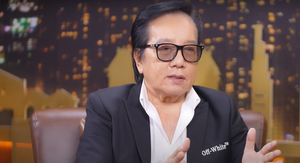 Danh ca Elvis Phương: Ba không thích việc tôi trở thành ca sỹ