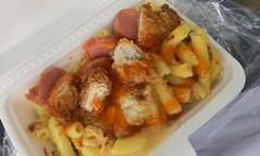  Ăn nui, cơm gà trước cổng trường, nhiều học sinh tại Khánh Hòa nhập viện