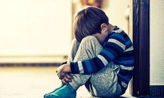 Mẹ bỏ việc, 10 năm lặn lội chữa bệnh cho con trai tự kỷ