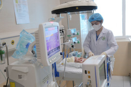 Mắc cúm A kèm rối loạn axit béo, bé gái 2 tháng tuổi nguy kịch