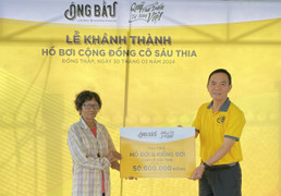 Quỹ Phát triển Tài năng Việt tặng hồ để dạy bơi cho trẻ em nghèo