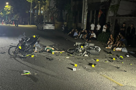Xe máy 'kẹp' 3 va chạm xe ngược chiều ở TP Huế, 4 người thương vong