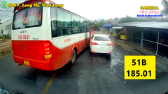 Xe khách 51B - 185.01 ngang nhiên lấn làn, bỏ đi sau va chạm