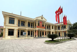 Bị phản ánh dùng bằng giả, chủ tịch xã nói có học, trường phản hồi không có tên