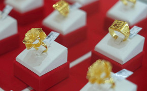 Tăng 'bốc đầu', vàng miếng vượt 82 triệu/lượng, vàng nhẫn phá kỷ lục 73 triệu
